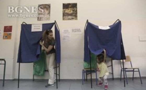 Избори в Гърция: Екзит полът дава малка преднина на Ципрас