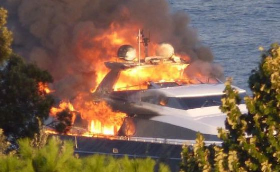 Яхта на италиански футболен бос се запали крал Неапол