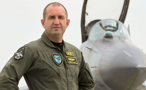 Шефът на ВВС подаде оставка заради несъгласие с министъра на отбраната