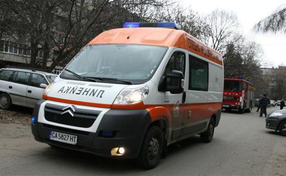 Момиче е откарано в болница след като скочи от блок в София