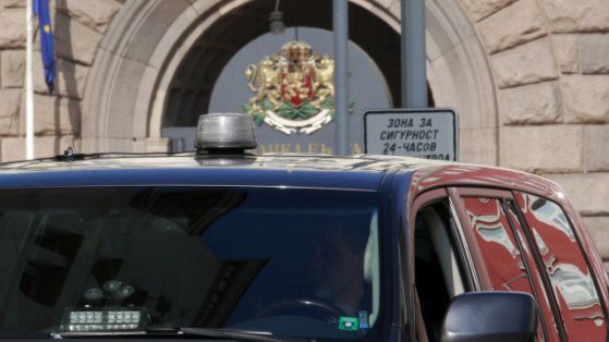 Едно вето, моля или как се кадрува в службите