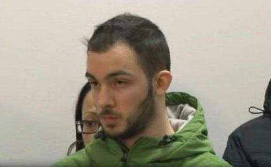 Гръкът, блъснал момиче на спирка, се размина само с глоба