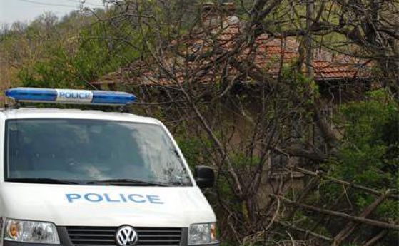 Автомобил с 12 нелегални имигранти катастрофира в Бургас