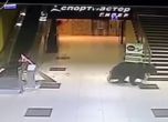 Мечка се разходи из руски мол (видео)