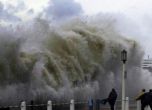 Тайфунът "Копу" връхлетя Филипините, вдигна 4 метра вълни
