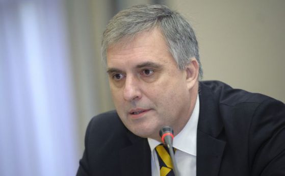 Калфин: Забавно ми е да ме обвиняват в любов към Пеевски