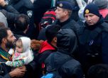 Бежанци задръстват „балканския коридор“, Орбан зове да не бъдат пускани в ЕС