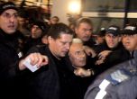 Сидеров пак нахлу в НАТФИЗ, "Атака" тормози студенти и журналисти (видео и снимки)