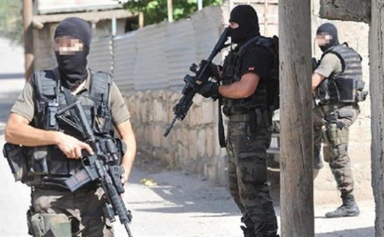 В Турция деветима са убити в престрелка между полицаи и терористи от ИДИЛ