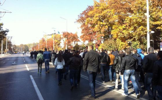 Полицейският протест блокира Орлов мост и стигна до парламента (хронология и снимки)