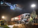Германия: 1 загина, 20 ранени при сблъсък между влак и камион