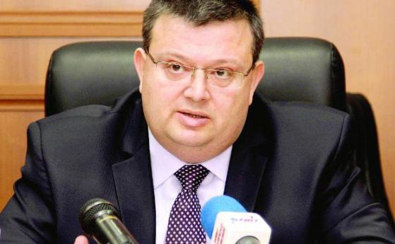 Цацаров предупредил Янева, че ще иска отстраняването й
