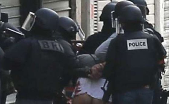 Последният терорист под обсада в Сен Дени изведен от полицията