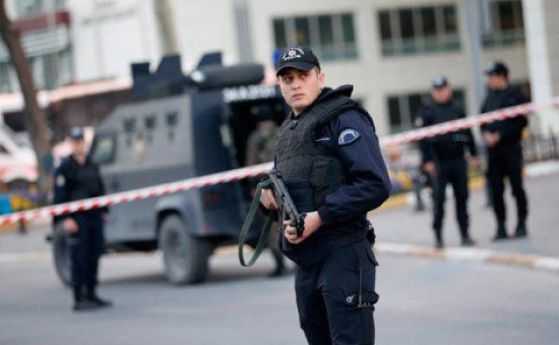 В Турция задържаха трима джихадисти с връзка към парижките атентати