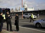 Полицията в Лондон арестува трима мъже и евакуира централна улица