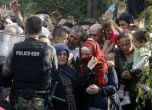Гневът на мигрантите, които са блокирани на Балканите