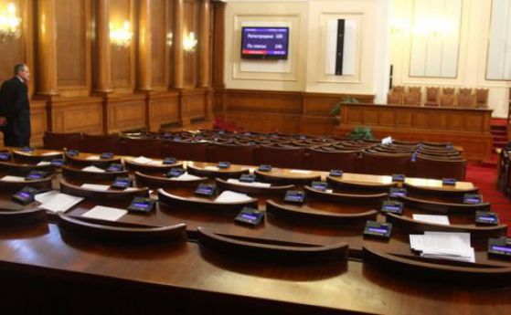 Депутатите приеха "вноса" на боеприпаси, мораториумът още го забранява