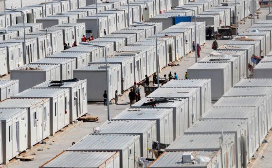 Турция депортира бежанци, връща ги в Сирия