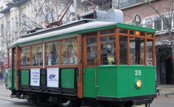 Ретро трамвай посреща туристи, София купува още пет нови