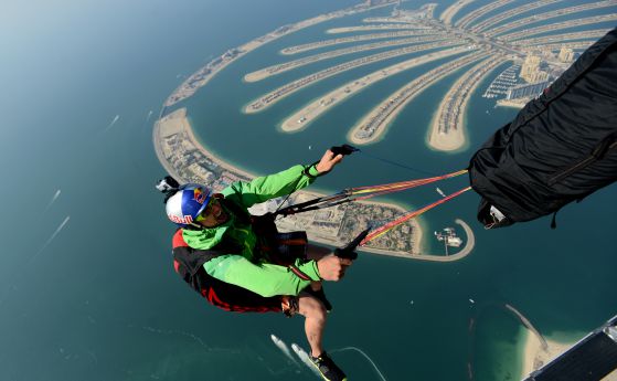 Двама българи се състезават на Световните въздушни игри в Дубай (снимки)