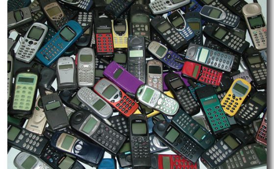 Старите мобилни телефони работят по-добре от смартфоните