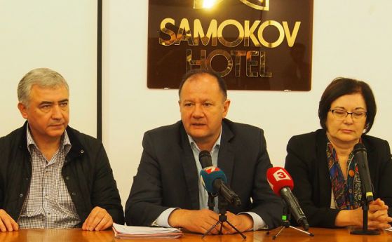 Миков прогнозира, че предколедно ще паднат няколко министерски глави