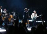 U2 почетоха жертвите на терора в Париж с нова песен