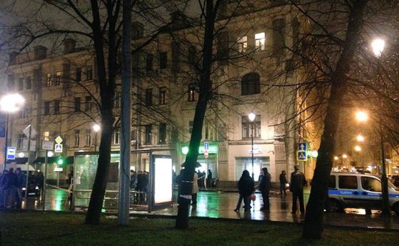 Взрив избухна на спирка в Москва, има ранени