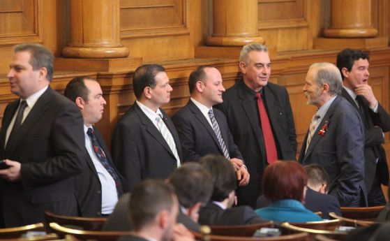 Депутатите от РБ мислят дали да минат в опозиция