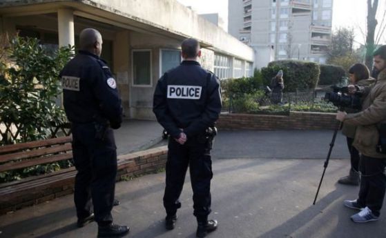 Раненият френски учител сам съчинил, че е нападнат от ислямист