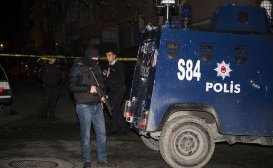Убиха две жени при антитерористична операция в Истанбул