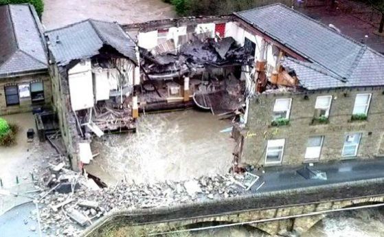 Северна Великобритания е под вода след безспирни валежи
