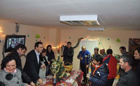 Топла и уютна Нова година за бездомните хора в Бургас