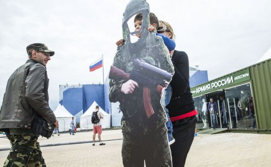 Москва дава 1,7 милиарда рубли за патриотично възпитание на руснаците
