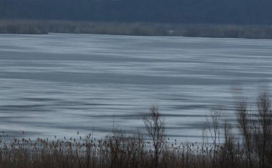 Езерото Сребърна замръзна