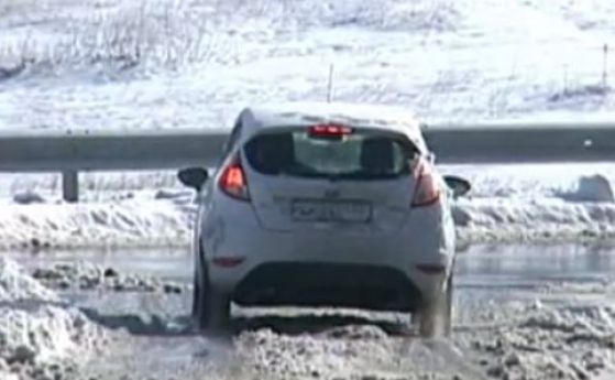 Заради опасни поледици временно затварят пътища в Северна България