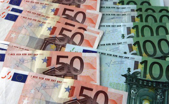 Задържаха 9 души за прането на 2 млн. евро при мащабна акция