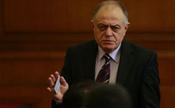 Атанасов: В службите има звена, които работят за сарайско-библиотекарската групировка