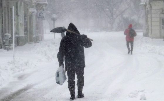 544 училища затворени заради снега