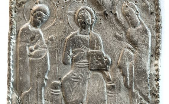 Средновековна надгръдна сребърна икона бе дарена на НИМ
