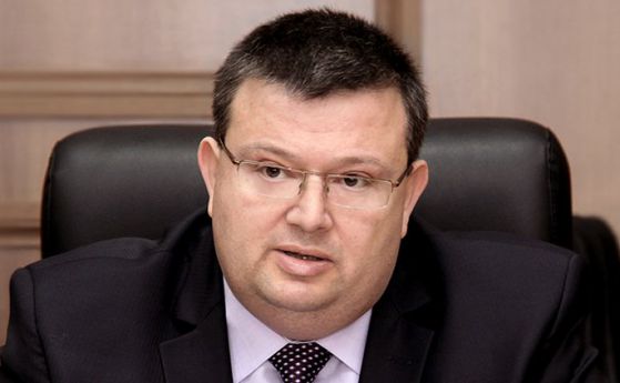 Цацаров: Радан Кънев се опитва да си плакне устата с прокуратурата