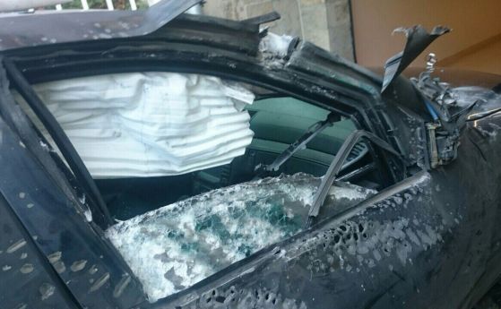 Показаха автомобила на Алексей Петров след атентата (снимки)