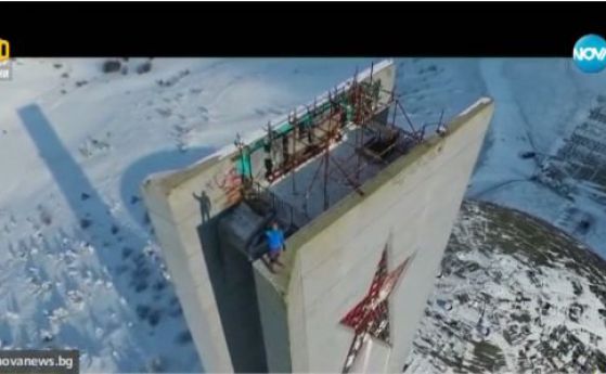 Екстремни селфита затвориха паметника на Бузлуджа (видео)