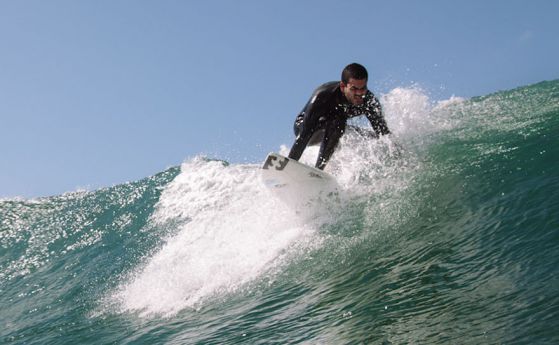 Как сляпо момче сбъдна мечтата на баща си да стане сърфист (видео)