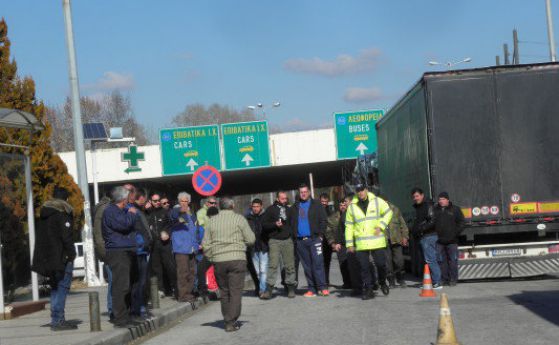 Границата с Гърция е отворена, няма опашки от камиони