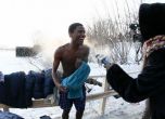 Пияни руски негри се сбиха, бягат голи по снега в Петербург