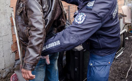 Столични полицаи задържаха 75 нелегално пребиваващи чужденци