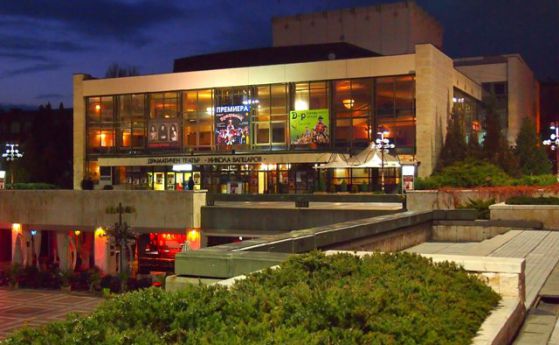 Благоевградският театър: Рашидов от години цели да заличи българската култура