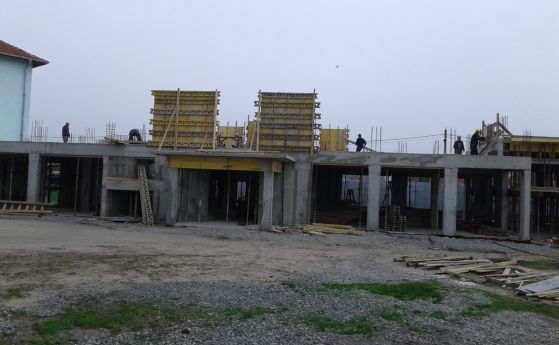 Напредва строежът на сградата за предучилищно образование в Бургас