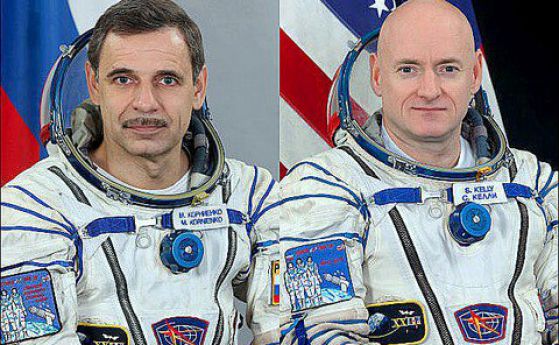 Космонавтите не можаха сами да излязат от кораба си след 340 дни полет